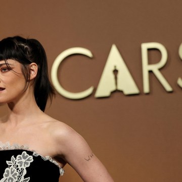 Kristen Stewart - Provocative and Androgynous Shoots in kristenstewart_hot_c7cr6ptsvrgg1.jpg - hidden celebrity photo